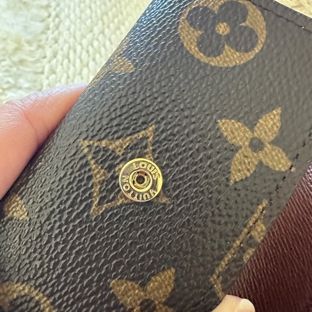 Louis Vuitton Monogram 6 key holder - Picture 2 of 8